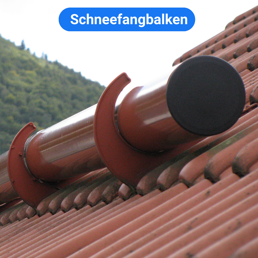 Schneefangbalken rot montiert auf Dach