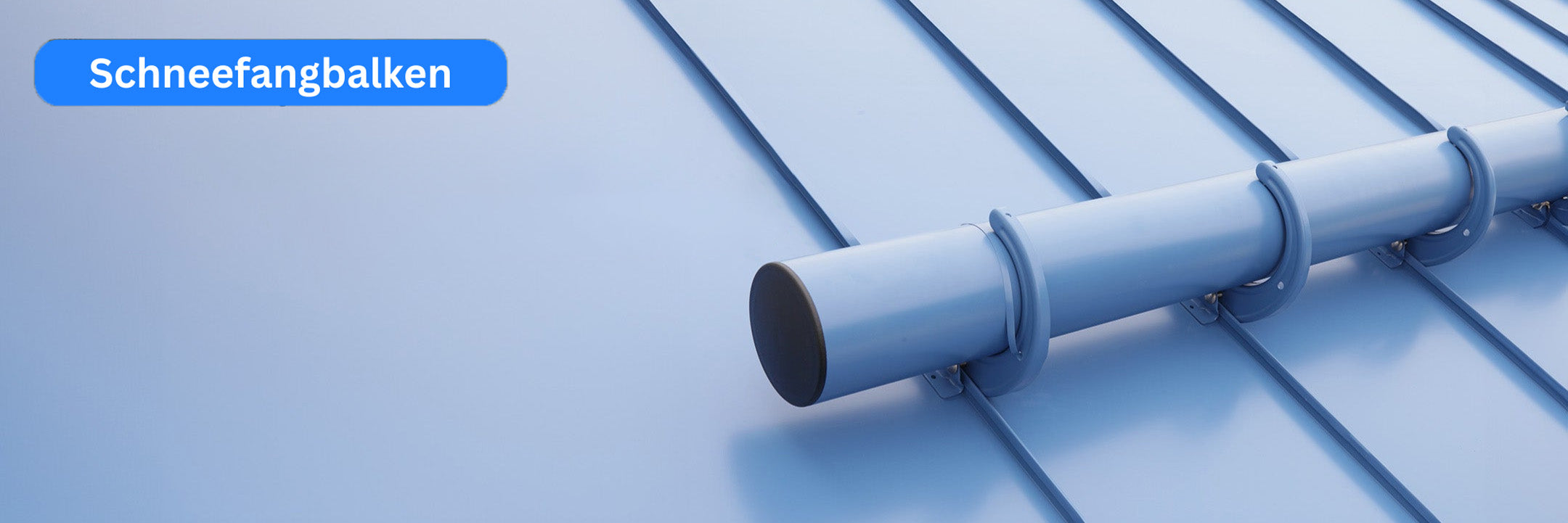 Schneefangbalken in blau montier auf Blechdach